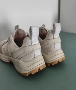 Zapatillas Veja Beige y Blanco