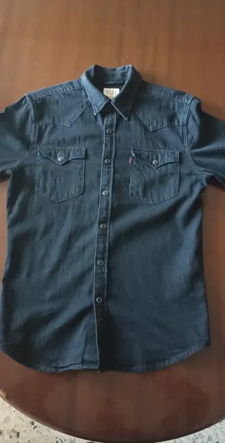 Camisa vaquera Levi's negra talla S.