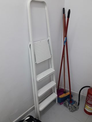 Escalera 4 peldaños blanca