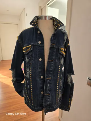 Chaqueta tejana punk tachuelas doradas