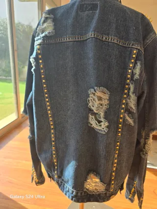 Chaqueta tejana punk tachuelas doradas