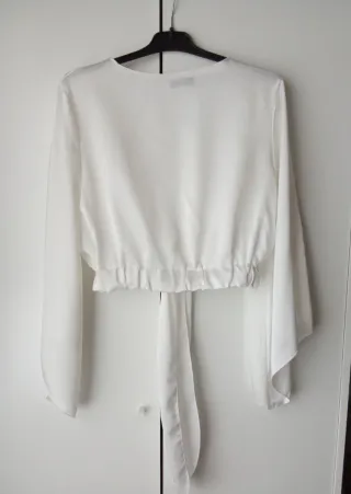 Blusa anudada manga acampanada