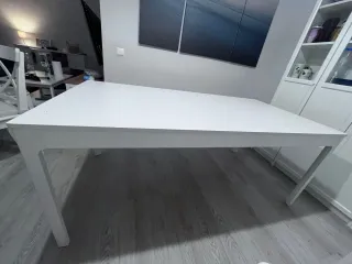 Mesa 180x74 y 6 Sillas Blancas