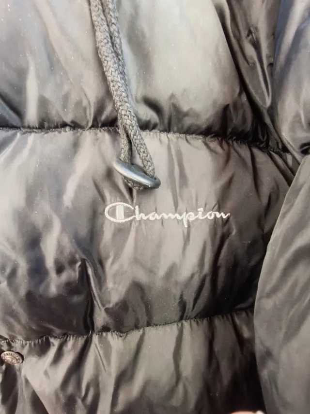 Piumino Champion nero con cappuccio