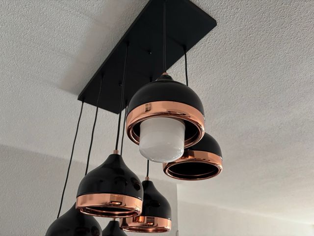 Lámpara colgante negra y dorada Yildo