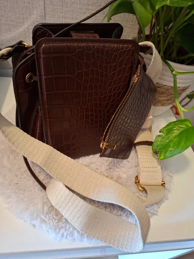 Bolsa Zara efeito couro crocodilo