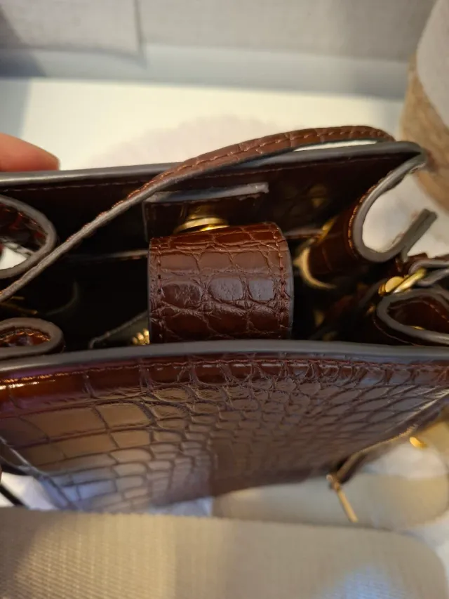 Bolsa Zara efeito couro crocodilo