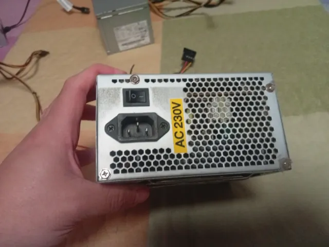 Fuente de Alimentación PC 230V