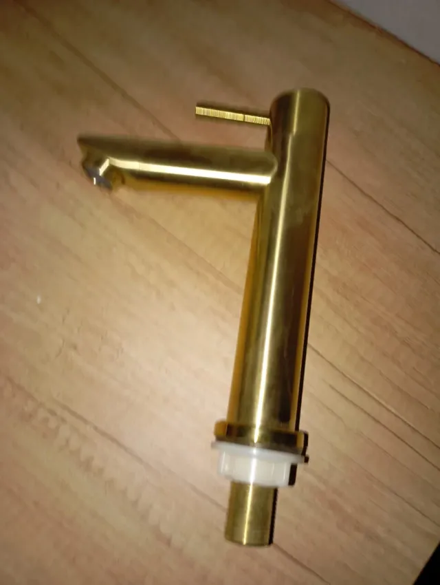 Grifo de lavabo acero inoxidable dorado
