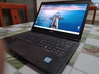 Ordenador portátil Fujitsu i7 7th. con disco SSD