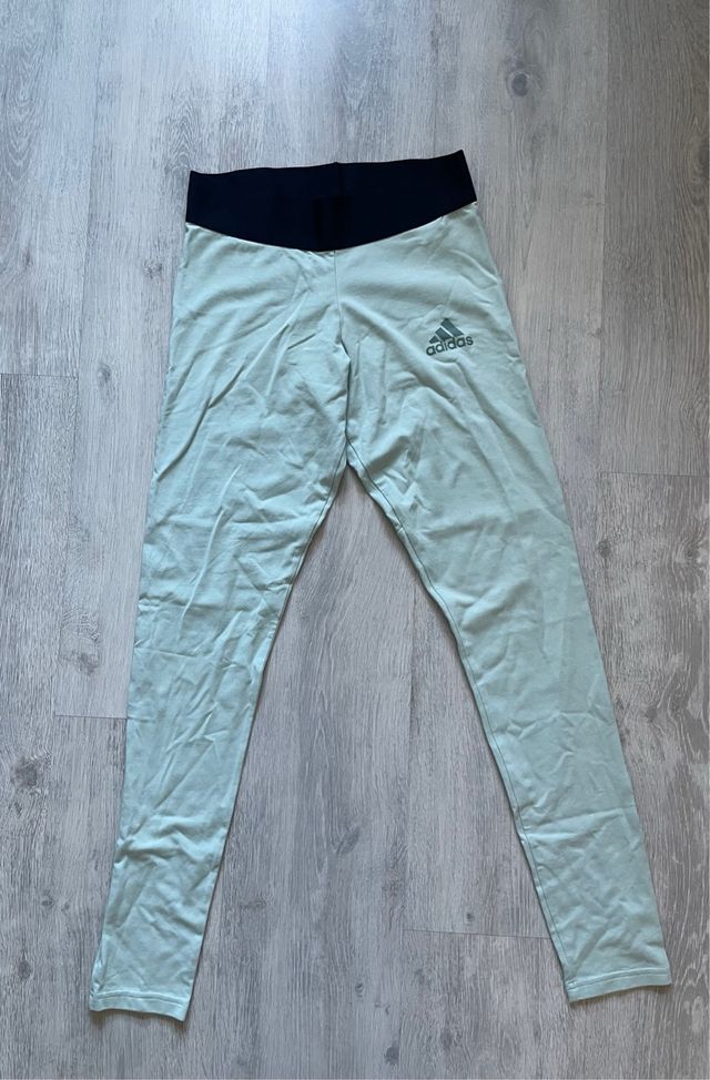 Mayas deportivas Adidas verdes y negras