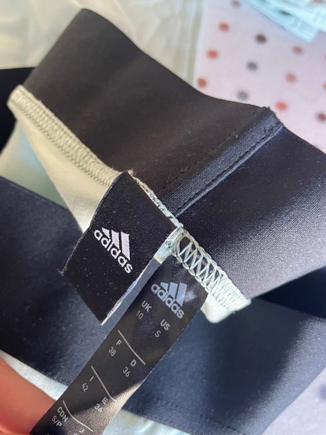 Mayas deportivas Adidas verdes y negras