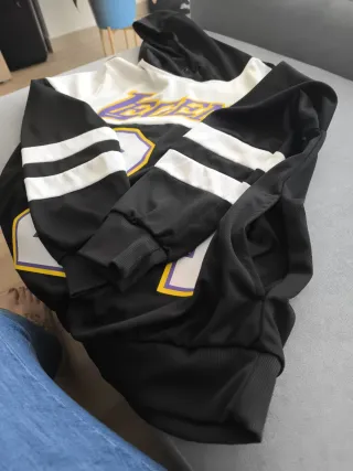 Sudadera Legends 24 Negra y Blanca