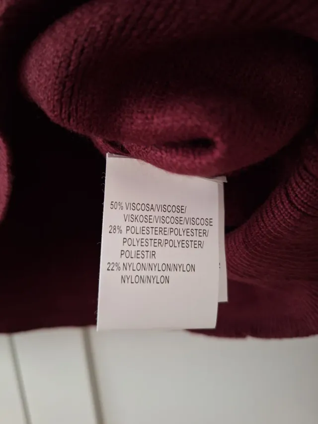 Jersey granate con bordado