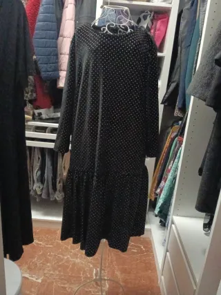 Vestido terciopelo adornos dorados