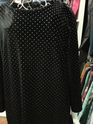 Vestido terciopelo adornos dorados