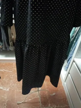 Vestido terciopelo adornos dorados