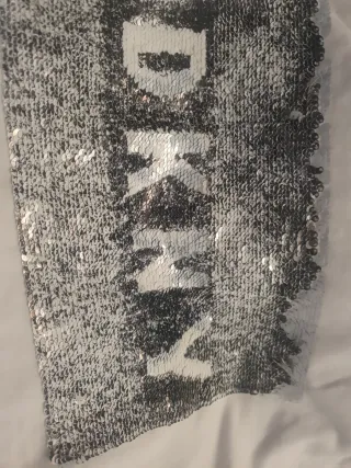 Sudadera DKNY con lentejuelas plateadas