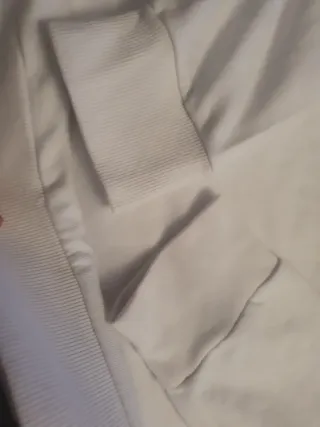 Sudadera DKNY con lentejuelas plateadas