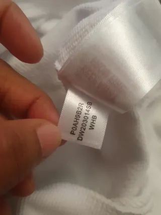 Sudadera DKNY con lentejuelas plateadas