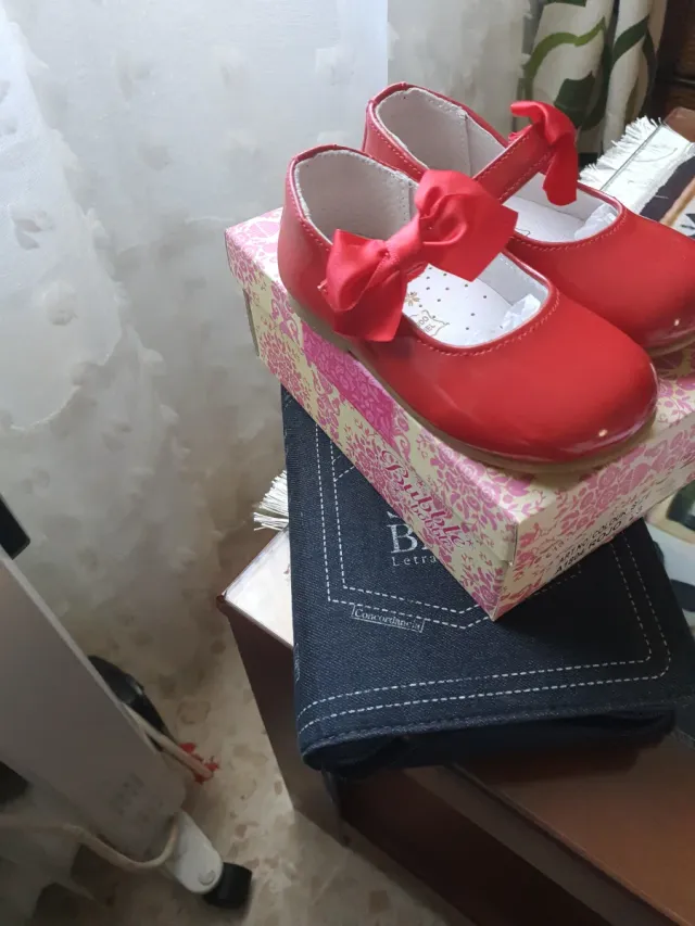 Zapatos niña rojos con lazo