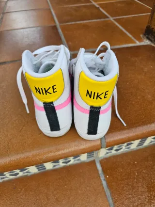 Nike Blazer Mid Blancas y Rosas