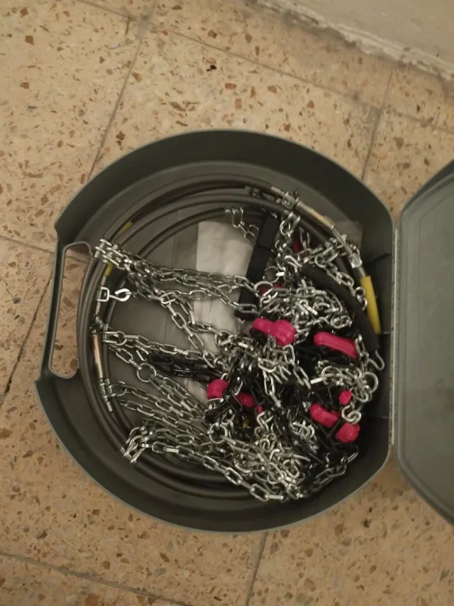 Cadena de nieve metal