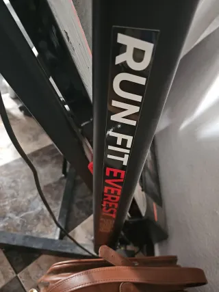 Cinta de correr casi nueva se vende por  200 euros