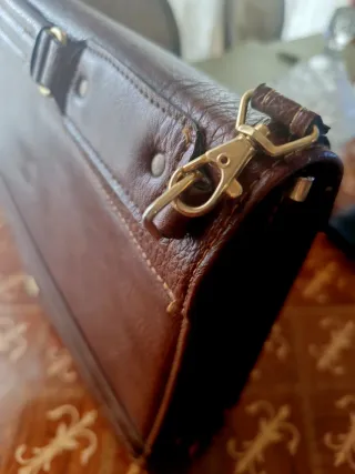 Cartera ejecutiva marrón