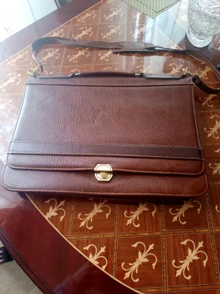 Cartera ejecutiva marrón