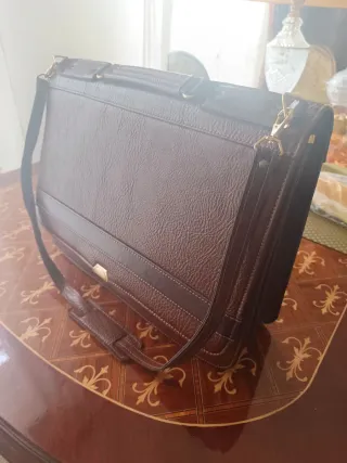 Cartera ejecutiva marrón