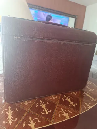 Cartera ejecutiva marrón