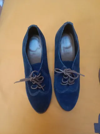Zapatos de ante azul con cordones
