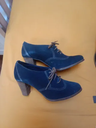 Zapatos de ante azul con cordones