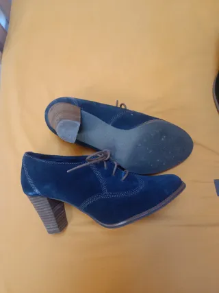 Zapatos de ante azul con cordones