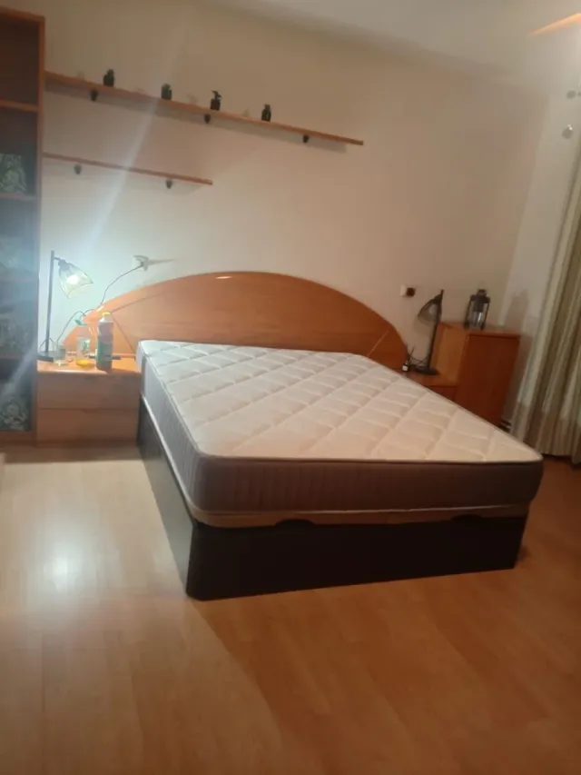 Canapé de madeira e colchão com envio grátis