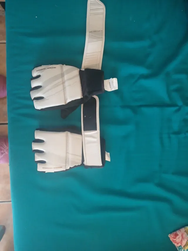 Guantillas MMA Decathlon Outshock