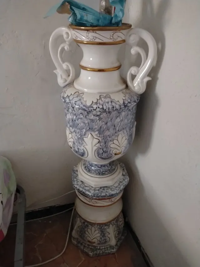 Jarrón de pie de porcelana Antigüedad rebajado