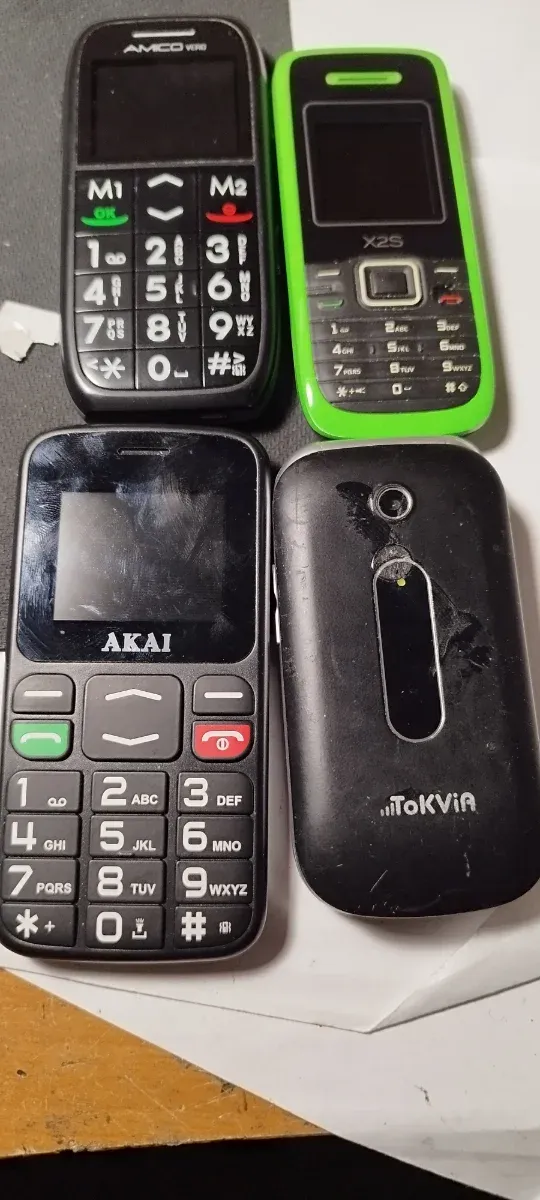 Lotto 4 telefoni cellulari per anziani