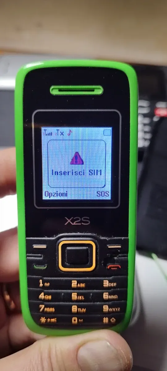 Lotto 4 telefoni cellulari per anziani