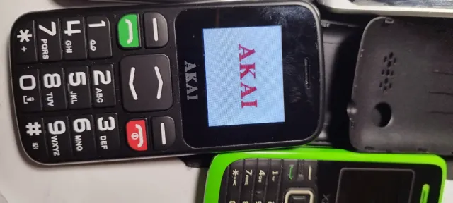 Lotto 4 telefoni cellulari per anziani