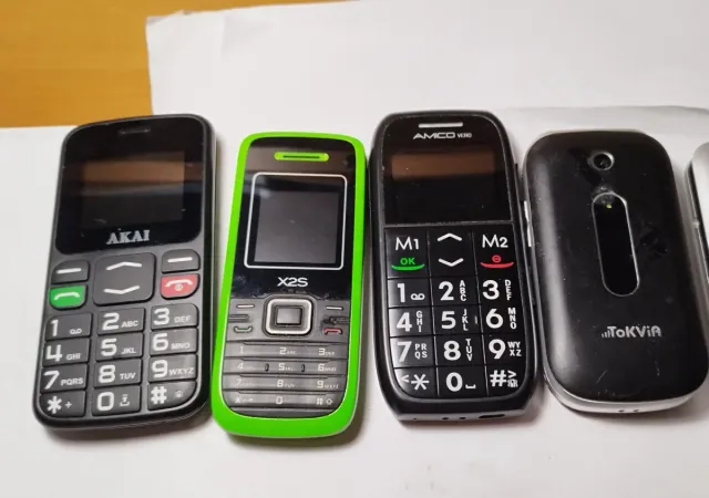 Lotto 4 telefoni cellulari per anziani