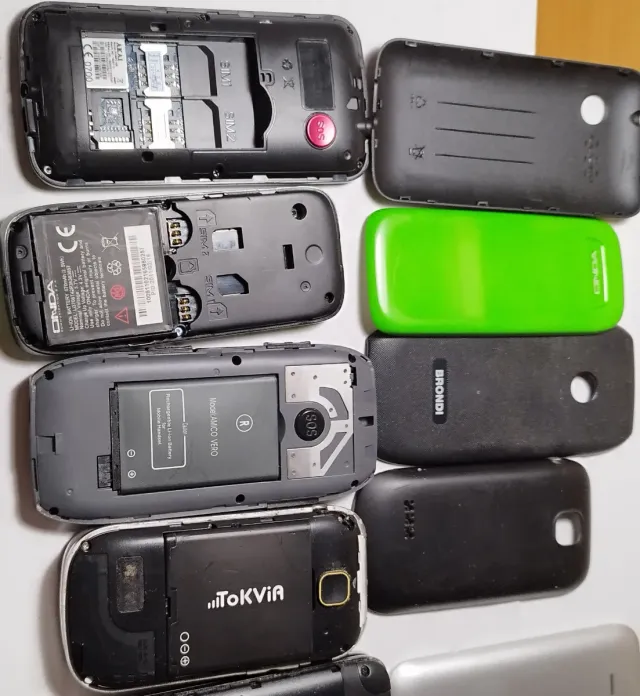 Lotto 4 telefoni cellulari per anziani