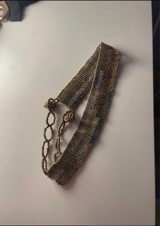 Choker dorato e multicolore, nuovo di zecca