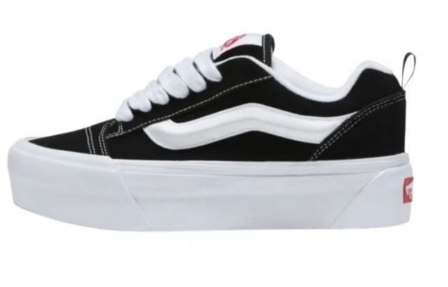 Zapatillas Vans plataforma negras y blancas