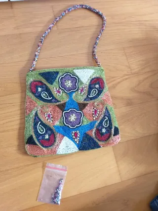 Borsetta impreziosita con perline