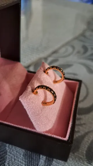 Aretes de Oro Rosa con Diamantes Negros