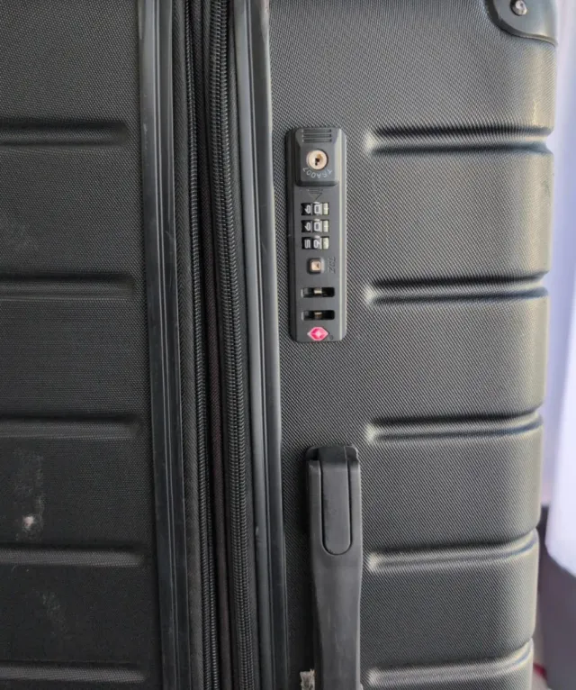 Maleta Kenneth Cole Reaction 25kg Negra