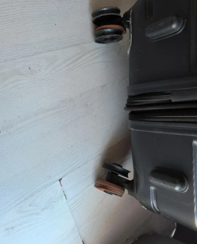 Maleta Kenneth Cole Reaction 25kg Negra