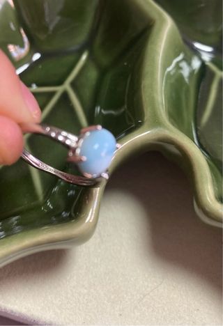 Anillo Zamak y Piedra Larimar. Ajustable